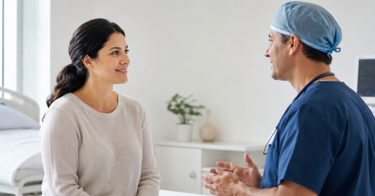 Paciente conversando com anestesiologista antes de uma cirurgia
